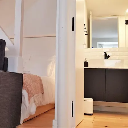 • Downtown • Walkable • A/c * Lisboa