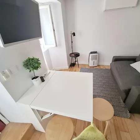 • Downtown • Walkable • A/c Apartment